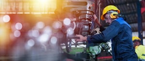 LakeCo_Homepage_Hero_shopfloor-worker-machinery